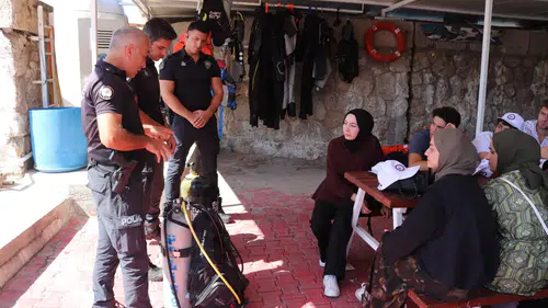 Antalya Emniyeti'nden Öğrencilere Özel Etkinlik: Gelecek Sensin, Bizimle Güvendesin