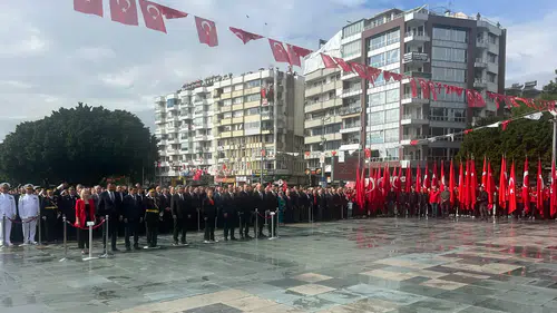 Antalya Cumhuriyet İçin Meydanda!