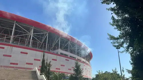 Antalya Stadyumu'ndaki Bacadan Çıkan Duman Alarm Yarattı