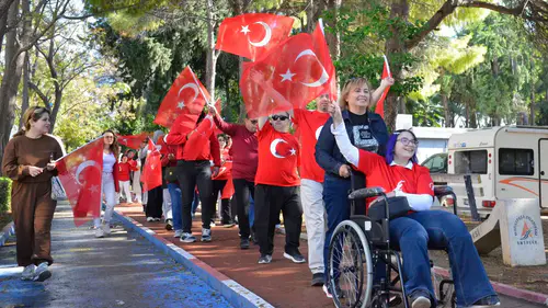 Muratpaşa'da Özel Bireylerden 29 Ekim Bando Yürüyüşü
