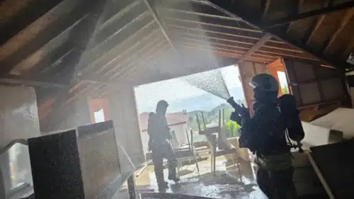 Hatay'da Korkutan Çatı Yangını: İtfaiyenin Müdahalesiyle Söndürüldü