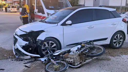 Serik'te Okul Yolunda Kaza: 16 Yaşındaki Liseli Yaralandı
