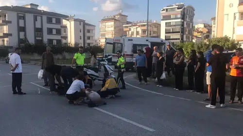 Manavgat'ta Motosikletler Çarpıştı: 3 Yaralı