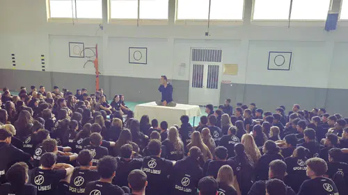 Milli Yüzücü Sefa Yurtkölesi Antalya Spor Lisesi’nde Öğrencilerle Buluştu