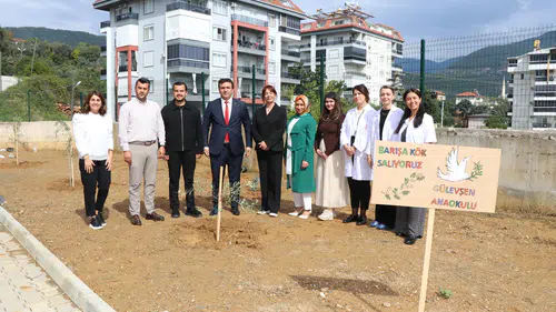 Alanya'da Minik Eller Geleceğe Nefes Oldu
