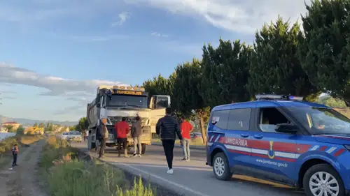 Antalya'da Silahlı Saldırı! Seyir Halindeki Kamyona Kurşun Yağdırdılar