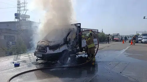 Hatay'da Seyir Halindeki Pikap Alev Alev Yandı