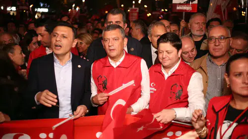 Özgür Özel'den Cumhuriyet Yürüyüşü'nde İktidar Mesajı! "Yaktık Gemileri, Yeni Bir Yoldayız"