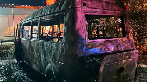 Manavgat'ta Alevlerin Sardığı Minibüs Demir Yığınına Döndü! Sahibi Şoke Oldu