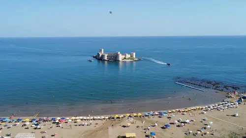 Mersin'de Ekim Ayında Yaz Havası: Kızkalesi'nde Ekim Denizine Yoğun İlgi