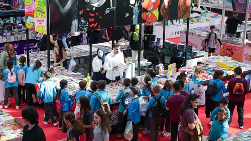Antalya 16. Kitap Fuarı'na Öğrenciler Akın Etti: 300'ü Aşkın Yazarla Buluşma