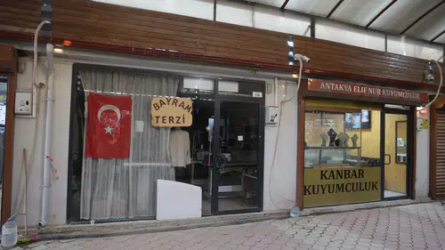 Hatay'da Terzi Dükkanının Duvarını Delip Kuyumcuyu Soymaya Çalıştılar!