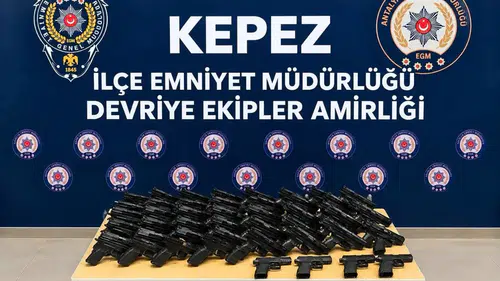 Kepez'de Gizlenen Cephanelikten Onlarca El Yapımı Tabanca Çıktı