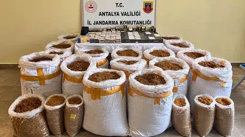 Döşemealtı'da Gizli Depodan Çuval Çuval Kaçak Tütün Çıktı