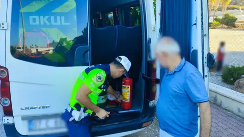 Antalya'da 2 Bin 102 Okul Servisine Denetim: Kurallara Uymayan Araçlar Men Edildi