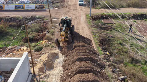 Yeniköy Mahallesi'nde Yol Konforu: Ekipler Sahada Çalışıyor