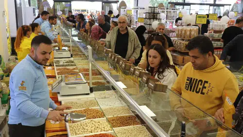 Denizli'nin Ünlü Markası Leblebi Çarşısı Antalya'da Açıldı: Şartsız Koşulsuz 1000 TL Dağıtıldı