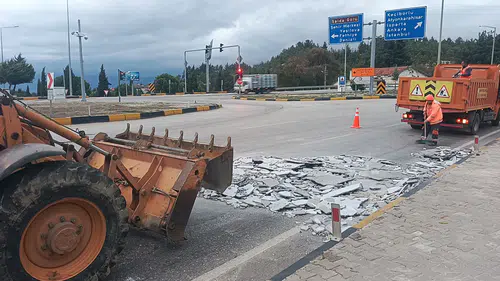 Burdur’da Yola Granit Döküldü: Sürücüye Para Cezası