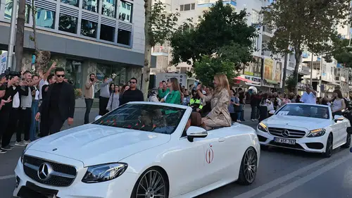 Antalya’da Yıldızlar Geçidi! 63’üncü Altın Portakal Kortejle Başladı