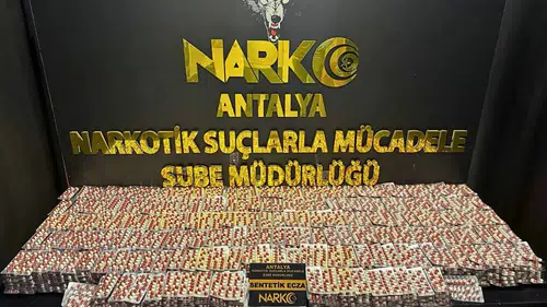 Antalya'da 32 Operasyonda On Binlerce Doz Uyuşturucu Yakalandı