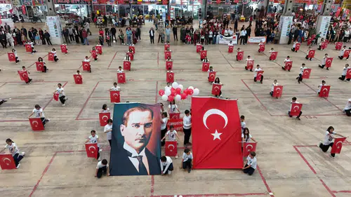 Finike’de Cumhuriyet Bayramı’na Gökyüzünden Kutlama!