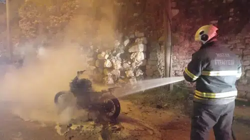 Antakya'da Alevlere Teslim Olan Motosiklet Küle Döndü
