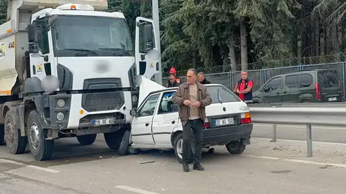 Isparta'da Ters Yöne Giren Otomobil Kamyonla Çarpıştı: Mucize Kurtuluş