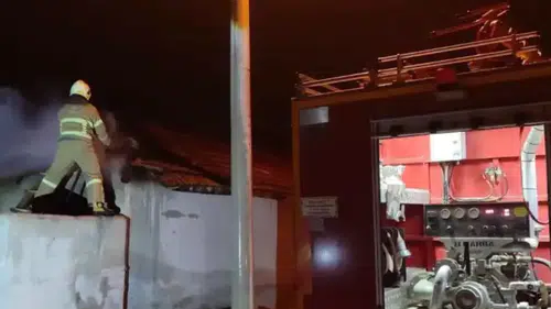 Burdur'da Ahır Yangını Korkuttu: Ekipler Müdahale Etti