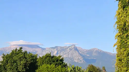 Antalya'da Bulutlar Dağıldı, Sıcaklık Yükseliyor!