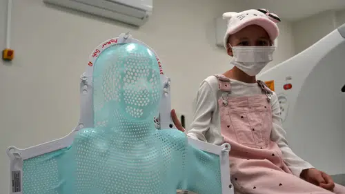 Antalya'da 8 Yaşındaki Çocuğun Boynundaki Şişlik Nadir Görülen Tümör Çıktı!