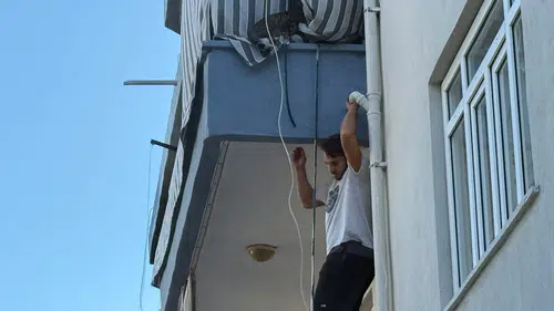 Biri Evi Ateşe Verdi, Diğeri Canını Hiçe Saydı! Alevlerin Arasından Kedi Operasyonu