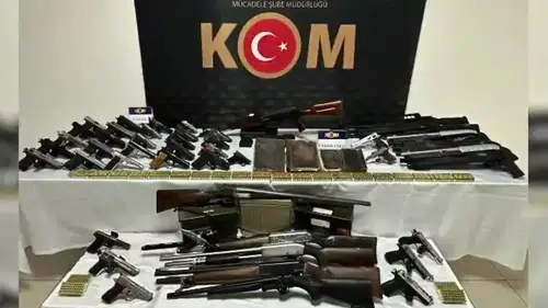 Antalya Dahil 16 Şehirde Suç Şebekelerine 24 Baskın: 198 Gözaltı