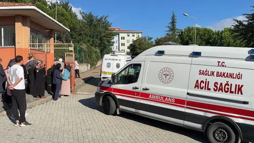 Başakşehir'deki Ortaokulda Bıçaklı Saldırı: 6 Öğrenci Yaralandı