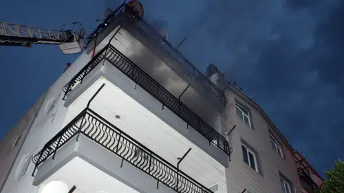 Kepez’de Evin Mutfağı Yandı!