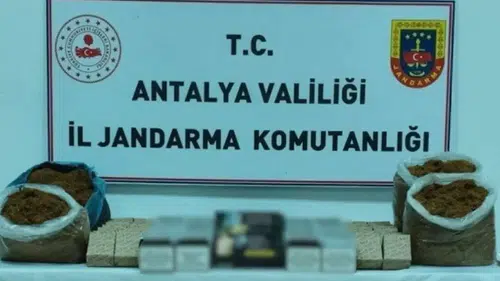 Antalya'da Kaçak Tütün Operasyonu: 300 Kilo Tütün Yakalandı