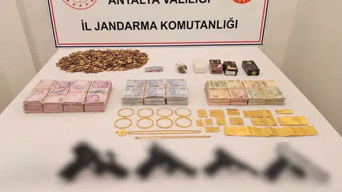 Jandarmadan Kepez'de Silah ve Uyuşturucu Operasyonu: 3 Şüpheli Gözaltında