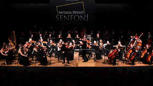 Antalya Devlet Senfoni Orkestrası’nda Dünya Prömiyerine Ayakta Alkış