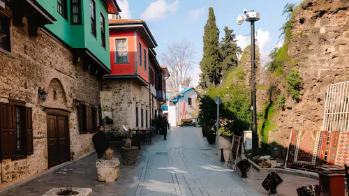 Muratpaşa’nın Tarihi Kalbi Kaleiçi’nde Hayat 12 Ay Sürüyor
