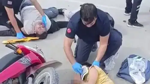 Hatay'da TIR ile Motosiklet Çarpıştı: 3 Genç Yaralandı