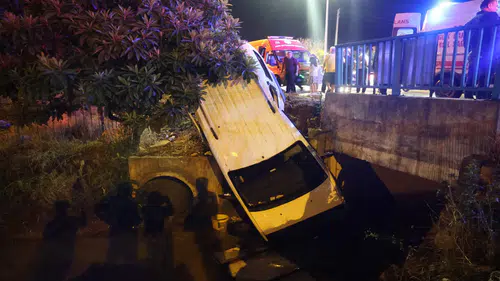 Kozan'da Yağmur Kazası: İzleyenler Refüje Çıktılar