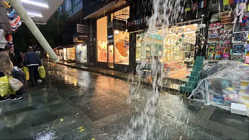 Antalya'da Şiddetli Sağanak Hayatı Olumsuz Etkiledi