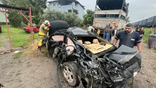 Hatay Dörtyol'da Tren ile Otomobil Çarpıştı: 2 Yaralı