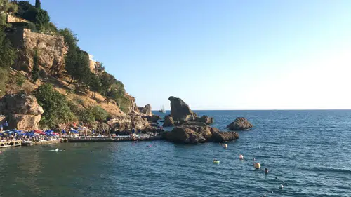 Antalya'da Güneş Yüzünü Gösterdi