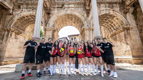 Muratpaşa’nın Sultanları Set Vermeden Zirveye Yürüyor