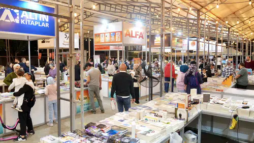 Alanya Kitap Fuarı'nda İkinci Gün! Ünlü İsimler Okurlarla Buluştu