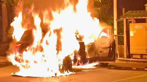 Alanya'da Şarj Olan Elektrikli Araç Alev Topuna Döndü!