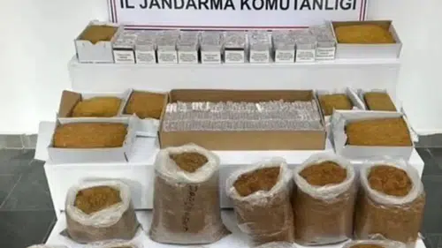Alanya ve Aksu'da Araçlardan On Binlerce Kaçak Ürün Çıktı