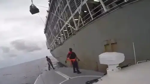 Kaş'ın 128 Kilometre Açığında Yaralanan Mürettebatı Sahil Güvenlik Kurtardı