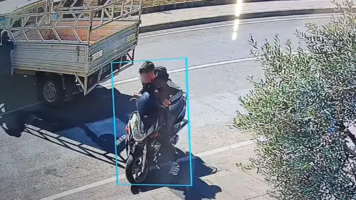 Motosikletin Sürücüsü Yaralandı, Yolcu Motosikletle Kaçtı