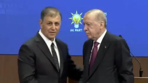 CHP'nin Kalesinde Transfer: Cemil Tugay Adalet ve Kalkınma Partisi'nde